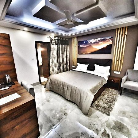 Hotel Aerocity Purple Orchid Új-Delhi Kültér fotó
