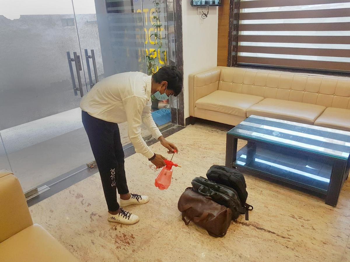 Hotel Aerocity Purple Orchid Új-Delhi Kültér fotó