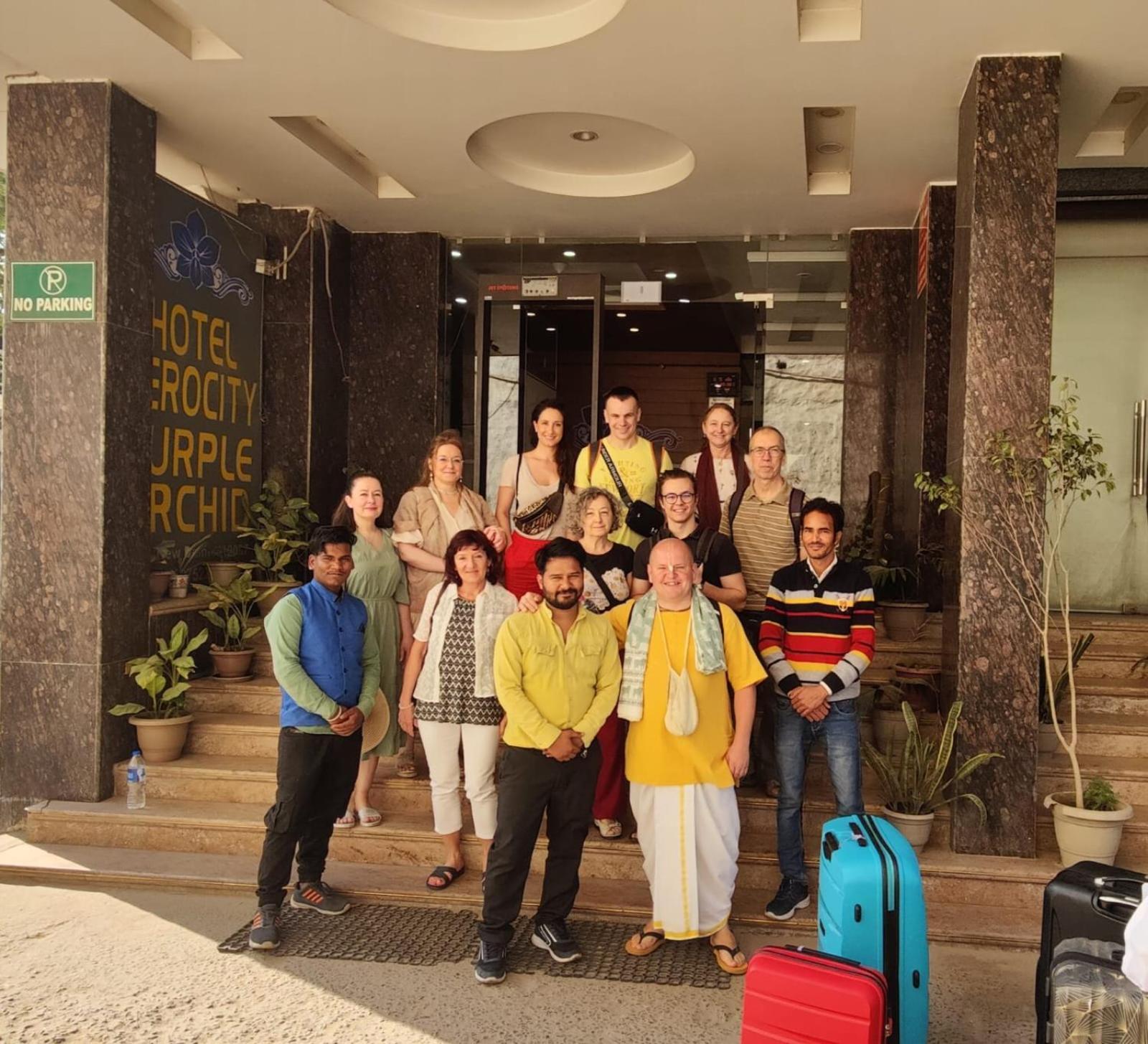 Hotel Aerocity Purple Orchid Új-Delhi Kültér fotó