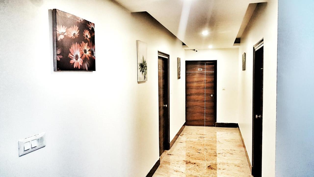 Hotel Aerocity Purple Orchid Új-Delhi Kültér fotó
