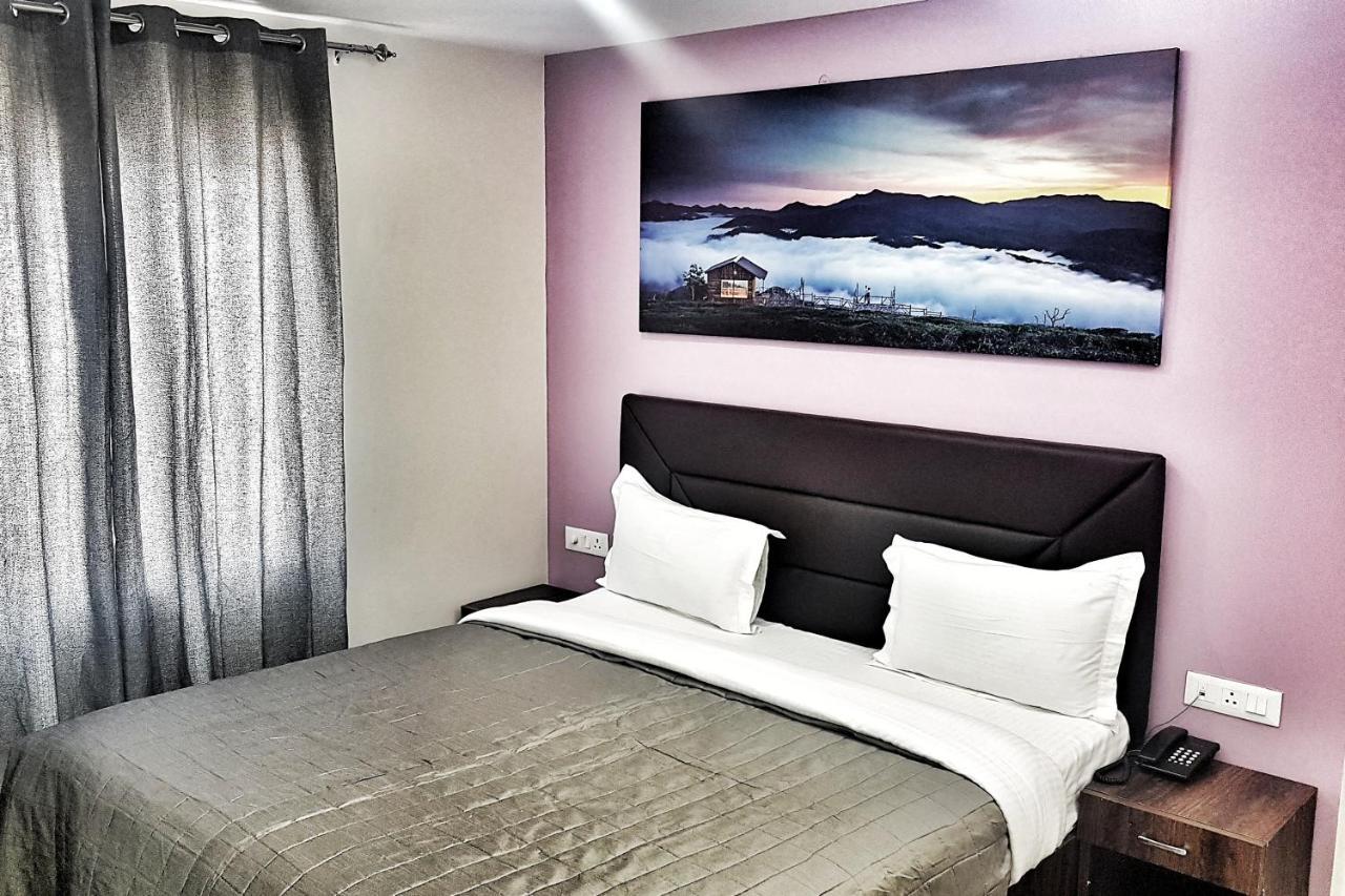 Hotel Aerocity Purple Orchid Új-Delhi Kültér fotó