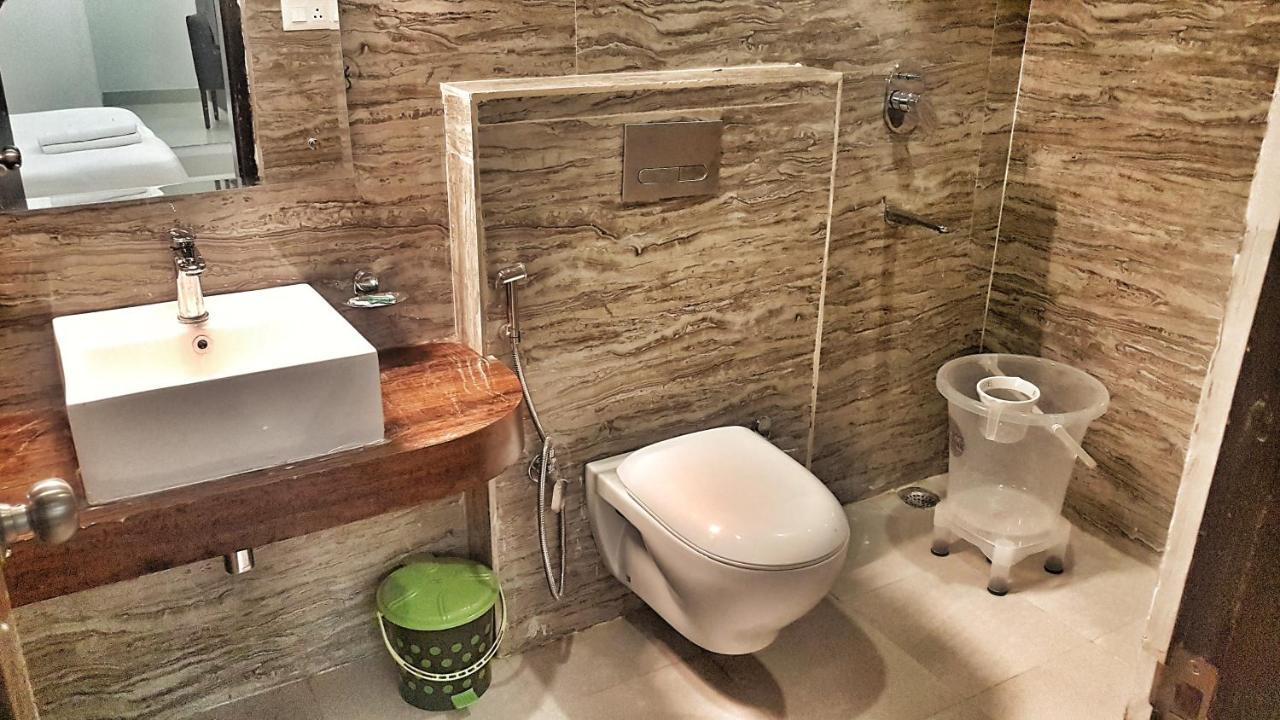 Hotel Aerocity Purple Orchid Új-Delhi Kültér fotó