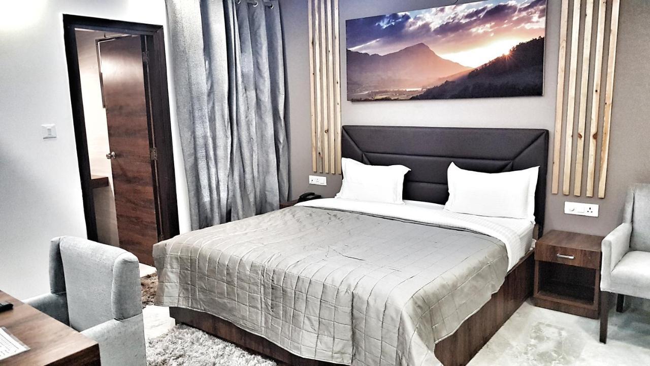 Hotel Aerocity Purple Orchid Új-Delhi Kültér fotó