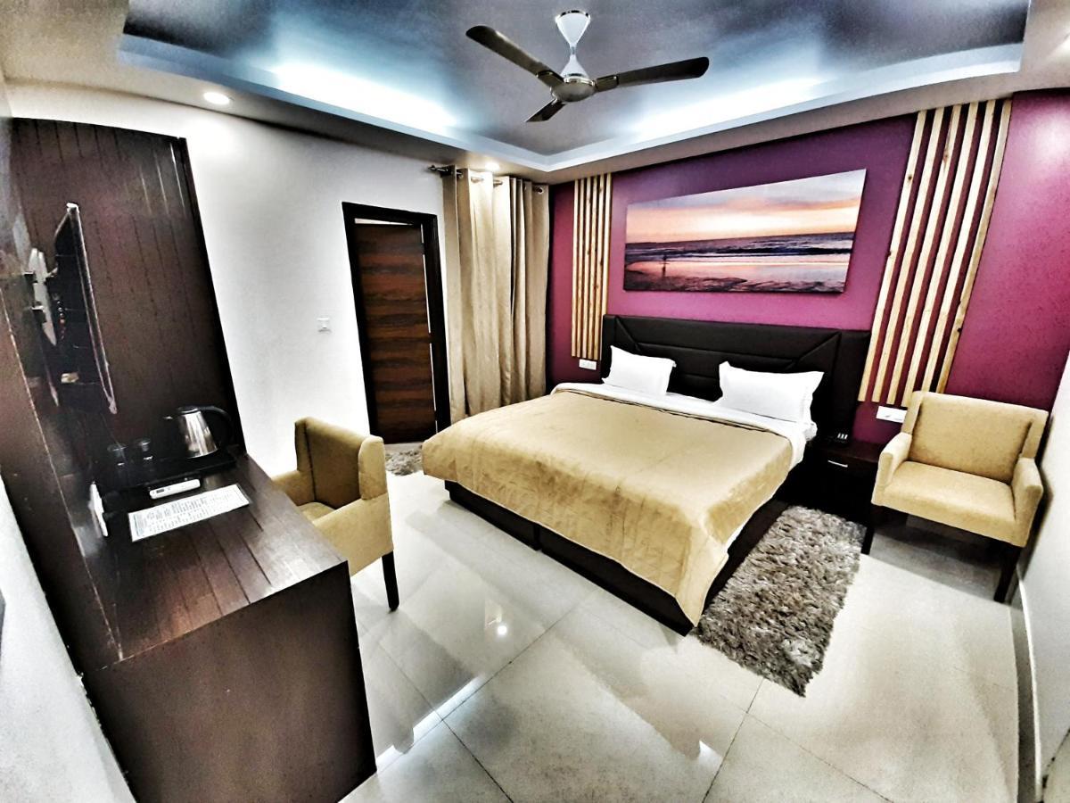 Hotel Aerocity Purple Orchid Új-Delhi Kültér fotó