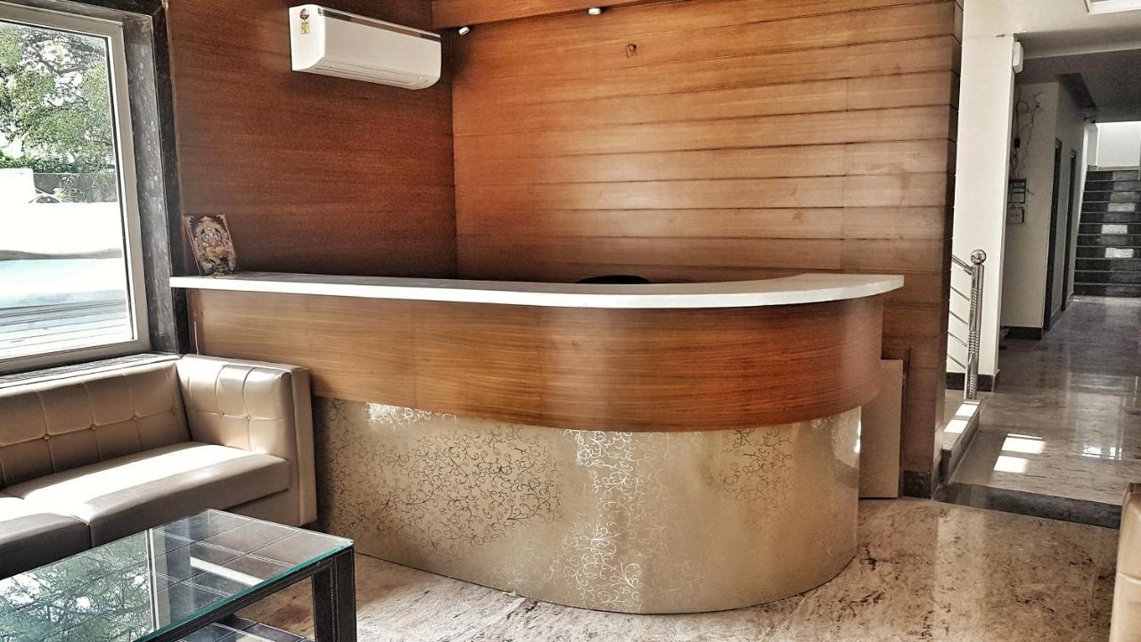 Hotel Aerocity Purple Orchid Új-Delhi Kültér fotó