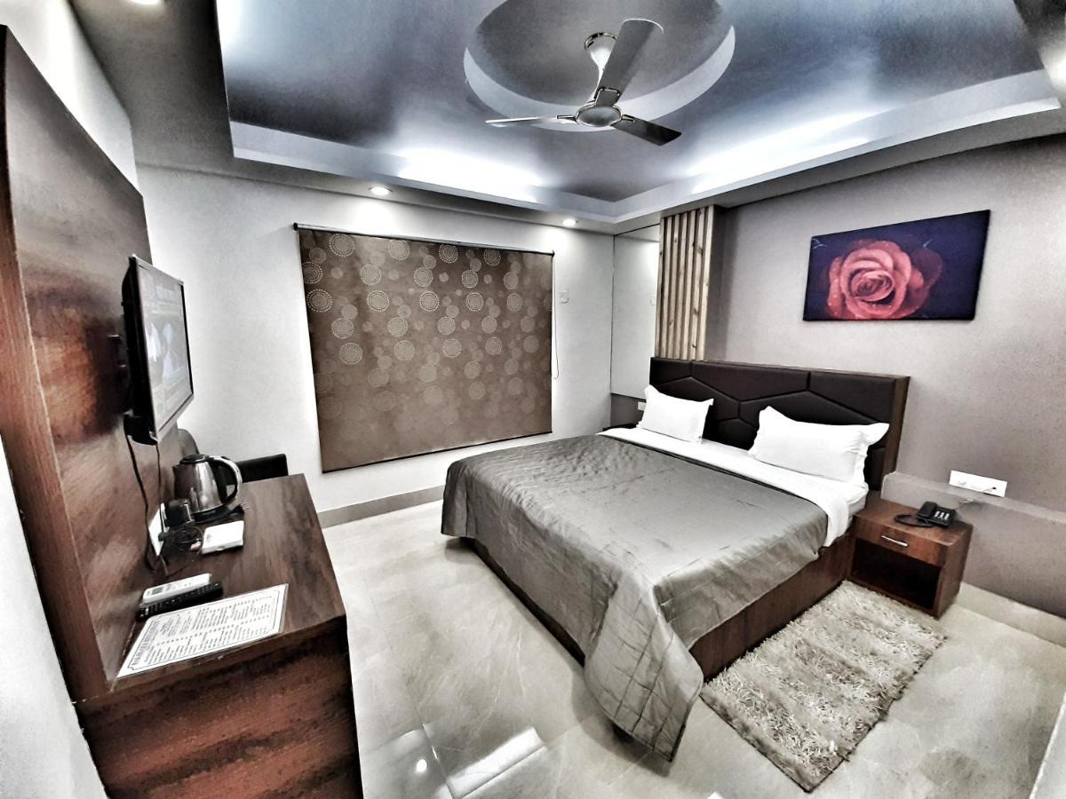 Hotel Aerocity Purple Orchid Új-Delhi Kültér fotó