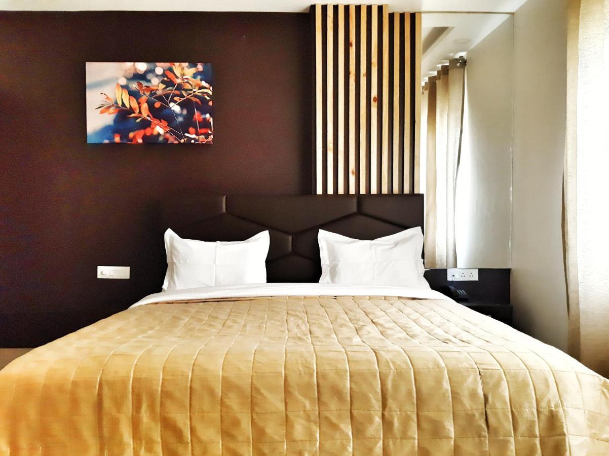 Hotel Aerocity Purple Orchid Új-Delhi Kültér fotó