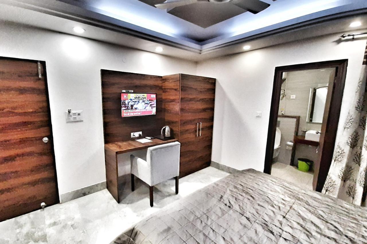 Hotel Aerocity Purple Orchid Új-Delhi Kültér fotó