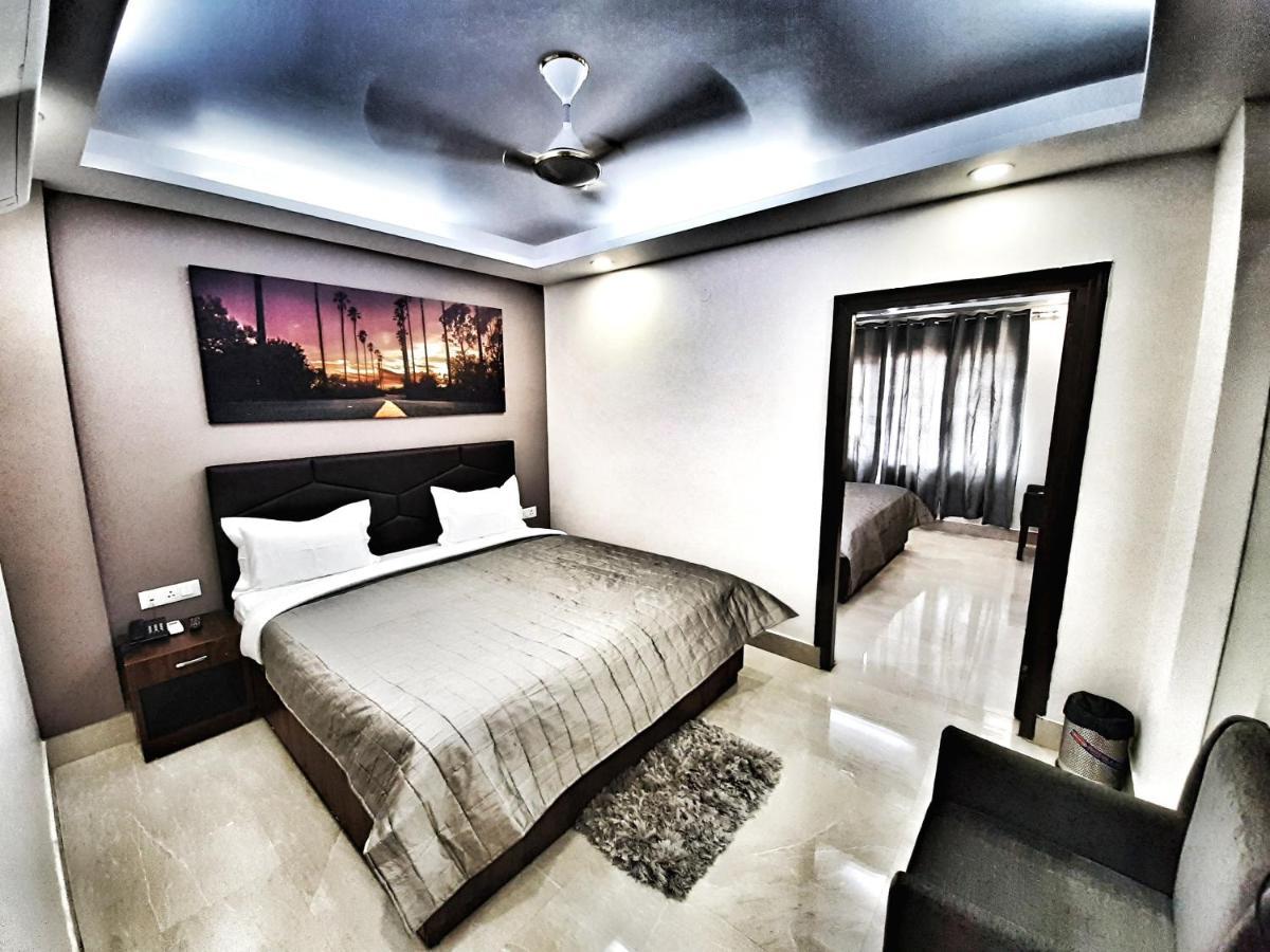 Hotel Aerocity Purple Orchid Új-Delhi Kültér fotó