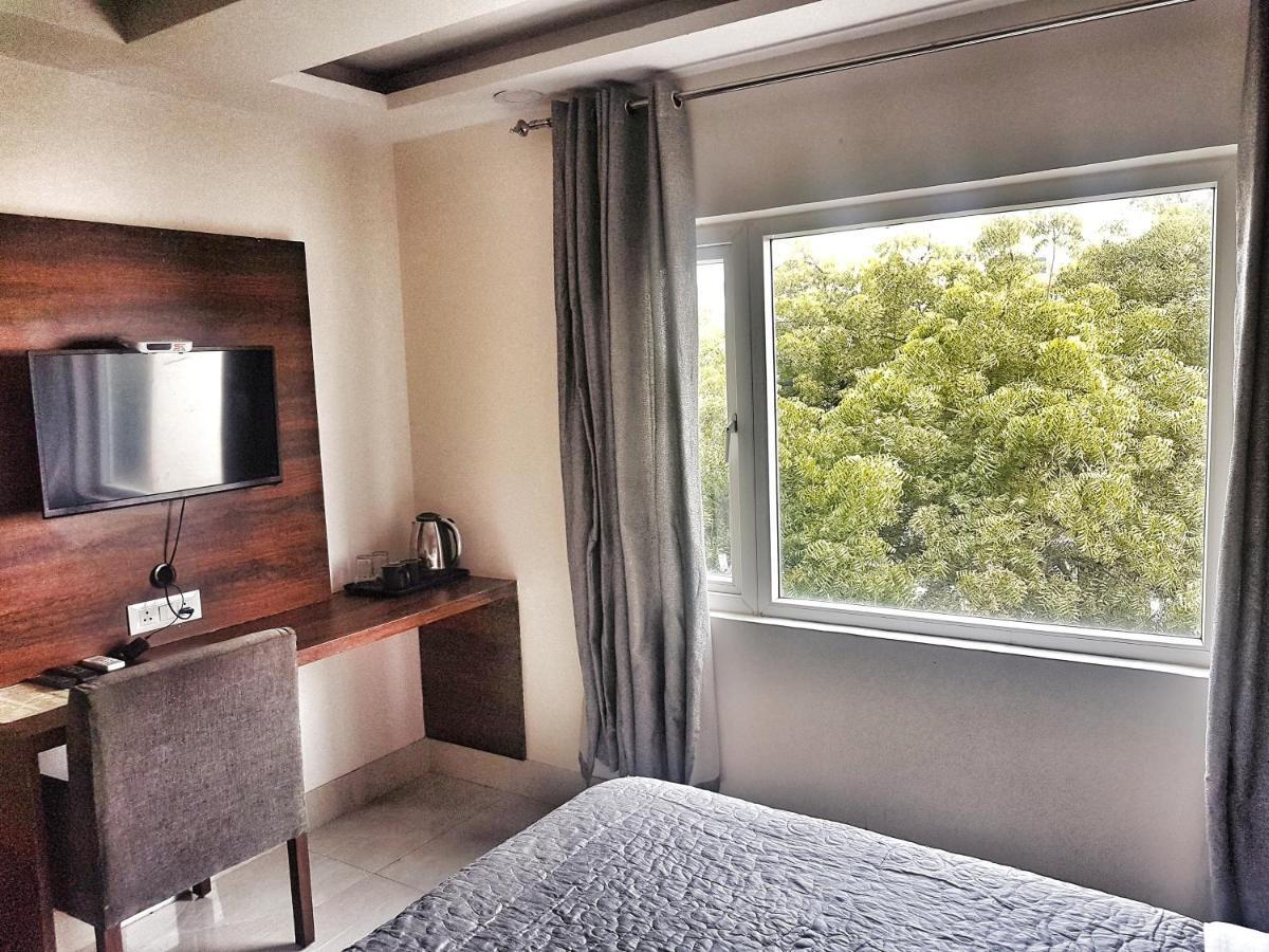 Hotel Aerocity Purple Orchid Új-Delhi Kültér fotó